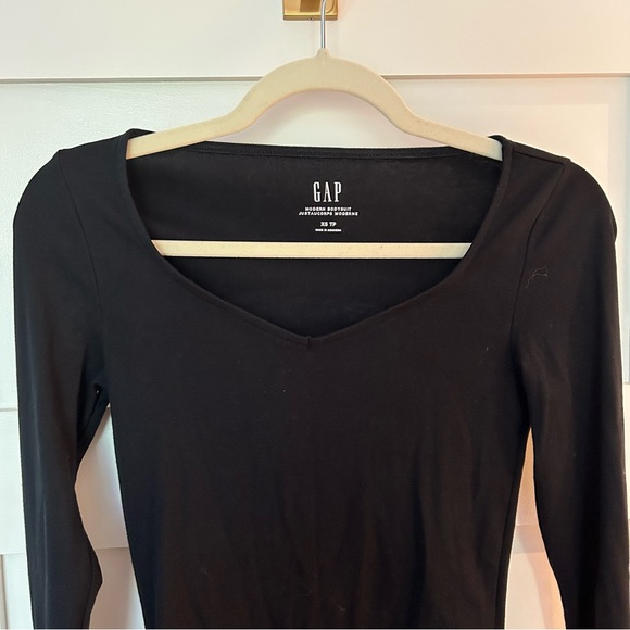 GAP black heart shaped neckline bodysuit - Picture 2 of 3